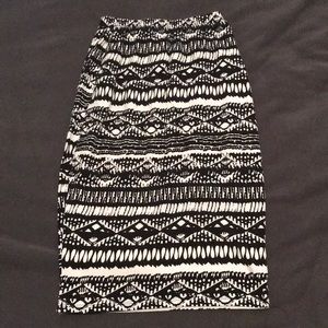 Silhouette pencil skirt